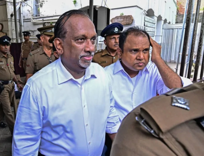 ފަސާދަ ސާބިތުވެ ރާޖަޕަކްސަ ސަރުކާރުގެ ދެ ވަޒީރަކު ދިގު މުއްދަތަށް ޖަލަށް