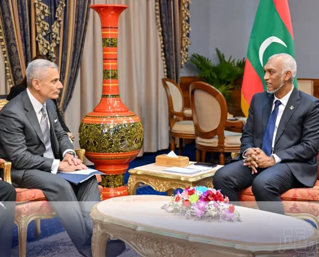 އެމެރިކާގެ ސްޓޭޓް ޑިޕާޓްމަންޓްގެ އަމީންއާންމުގެ ނައިބު، ރާއްޖޭގެ ރައީސުލް ޖުމްހޫރިއްޔާ އަރިހަށް އިހްތިރާމްގެ ޒިޔާރަތެއް